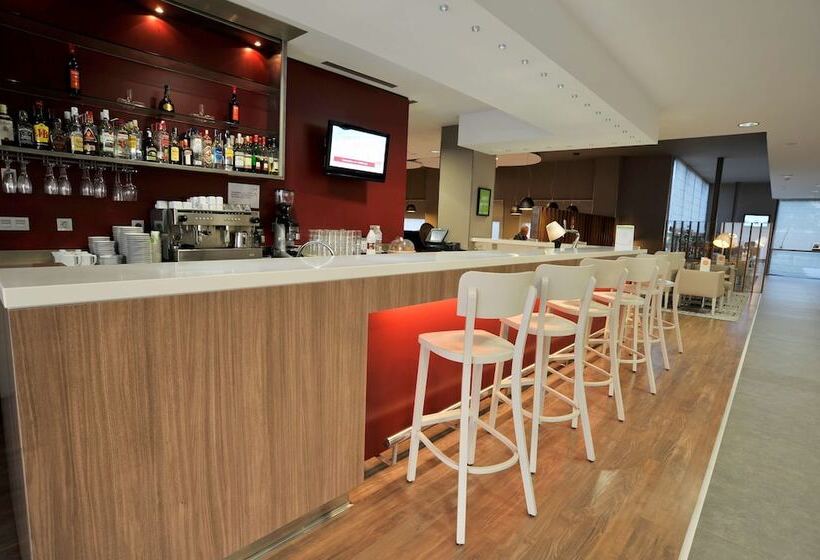 هتل Travelodge Málaga Airport