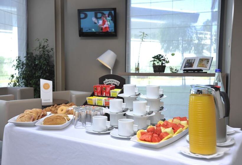 هتل Travelodge Málaga Airport