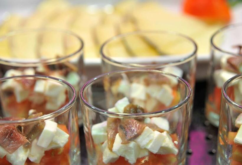 هتل Travelodge Málaga Airport