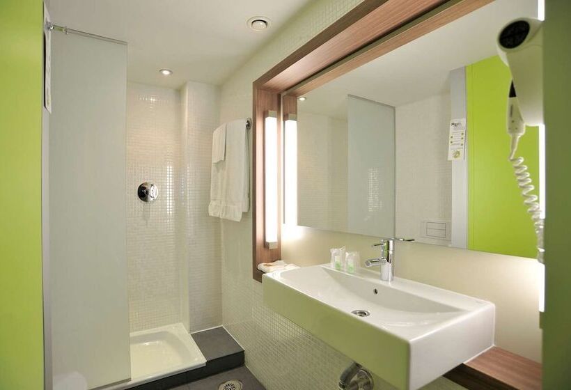 هتل Travelodge Málaga Airport