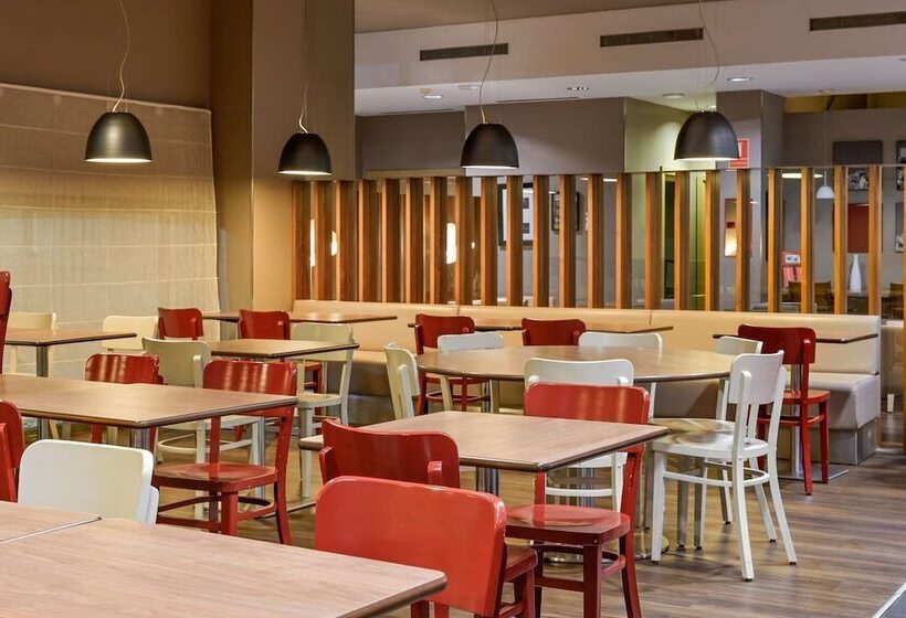 هتل Travelodge Málaga Airport