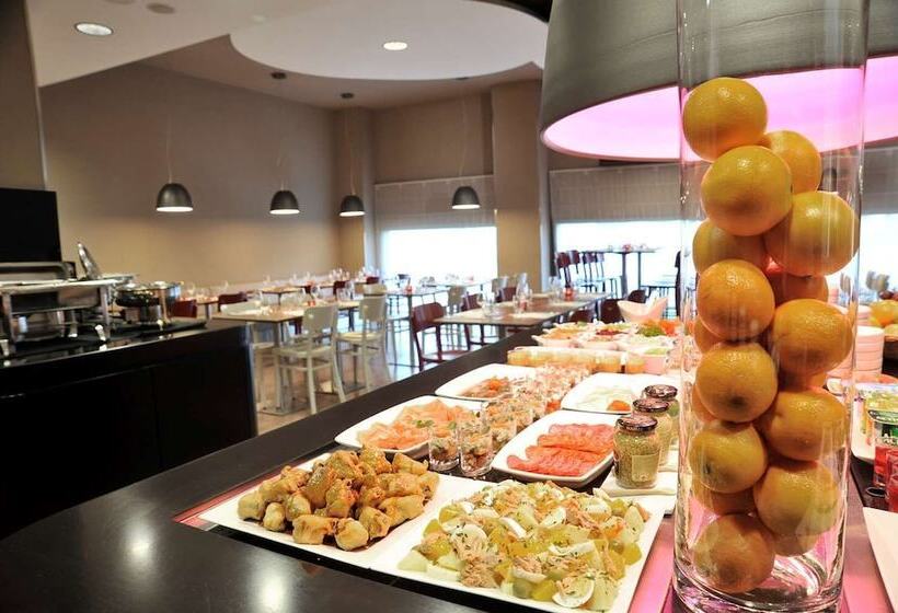 هتل Travelodge Málaga Airport