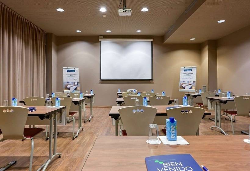 هتل Travelodge Málaga Airport