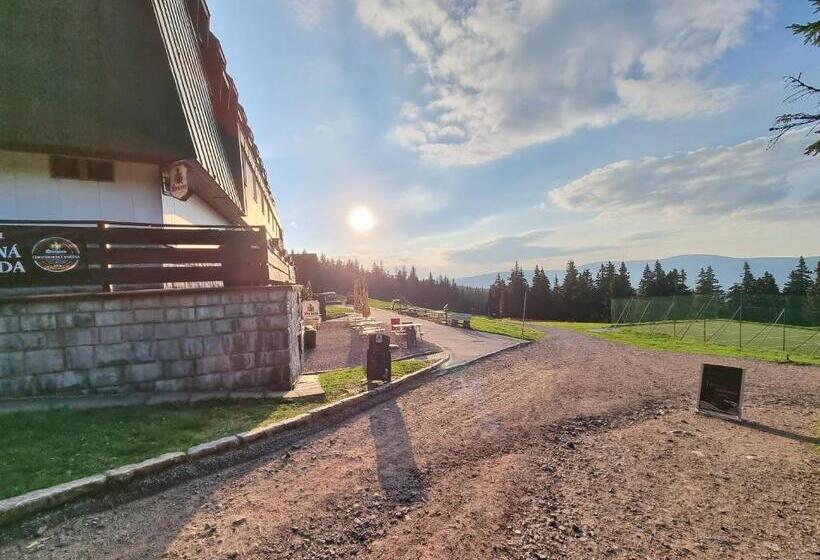 בית מלון כפרי Cerna Bouda