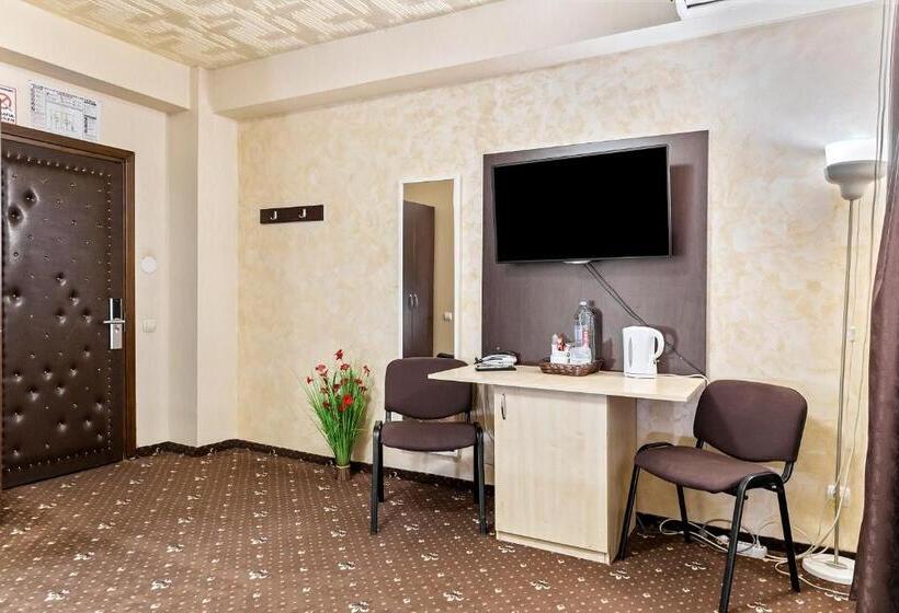 هتل Charter Otopeni