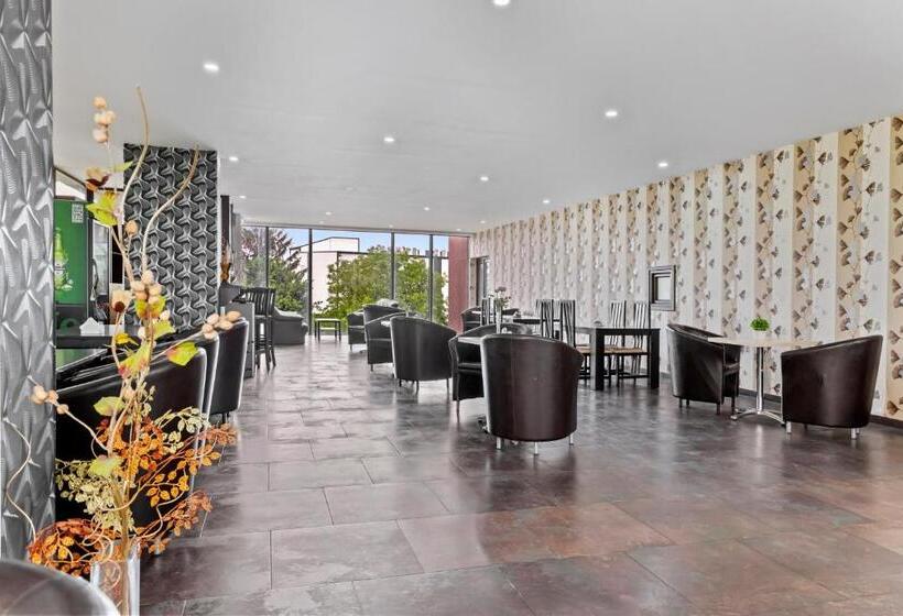 هتل Charter Otopeni