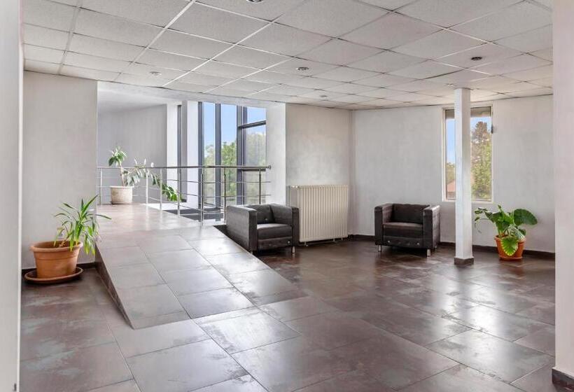 هتل Charter Otopeni