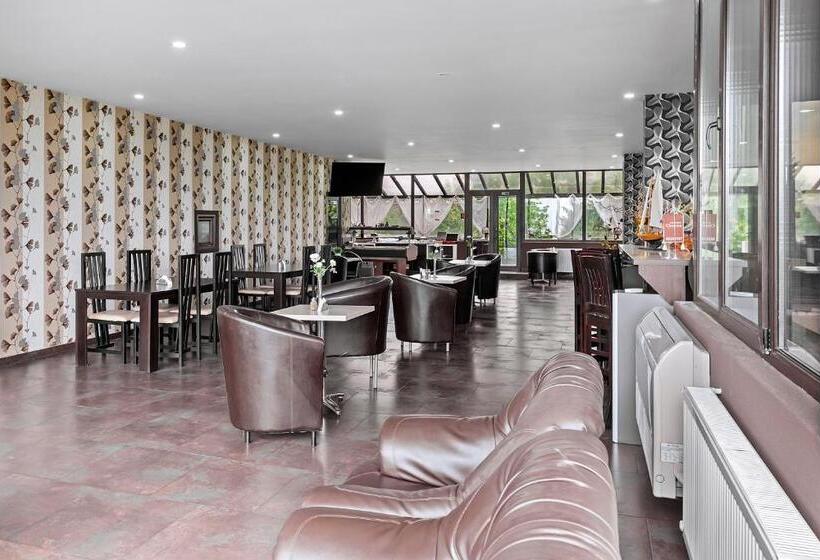 هتل Charter Otopeni