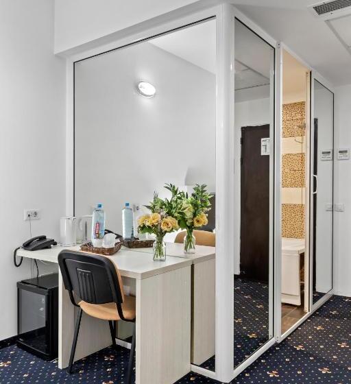 هتل Charter Otopeni