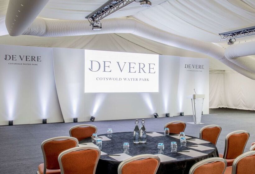 호텔 De Vere Cotswold Water Park