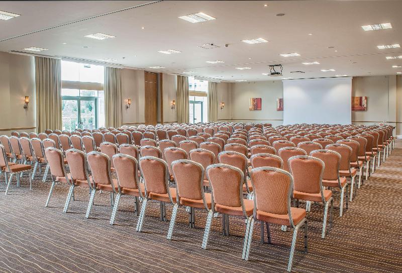 호텔 De Vere Cotswold Water Park