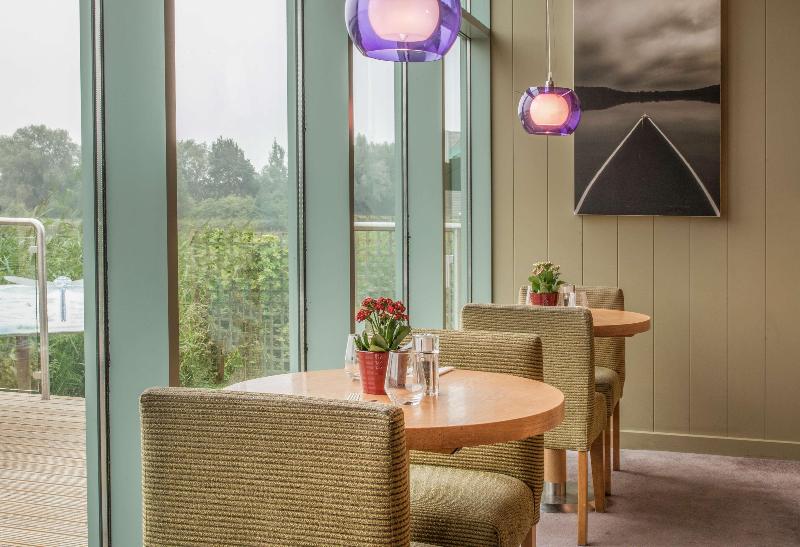 호텔 De Vere Cotswold Water Park