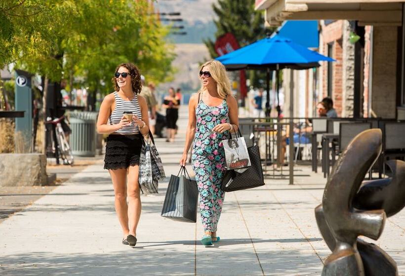 Delta Hotels By Marriott Grand Okanagan Resort