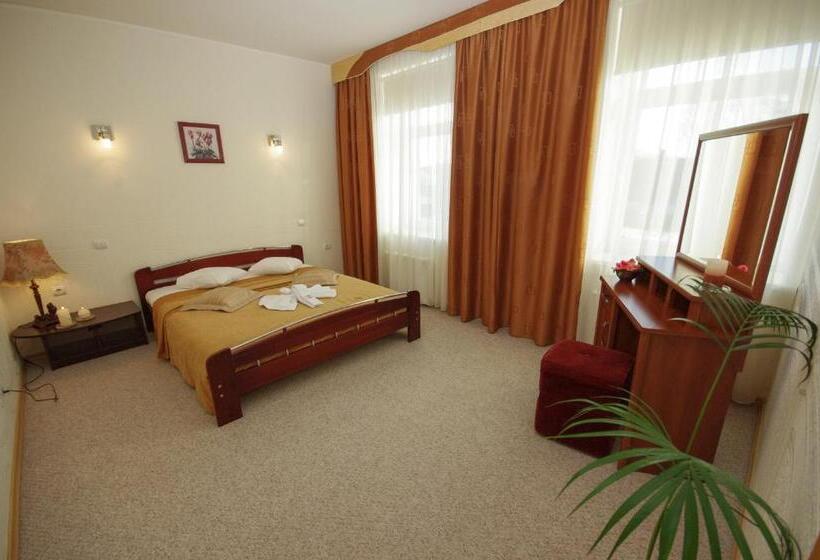 هتل Dinaburg Spa