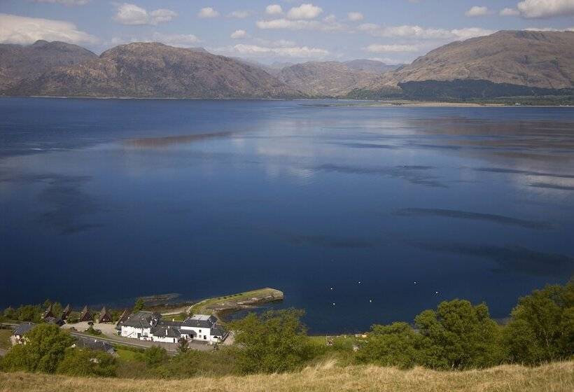 Holly Tree Hotel, Swimming Pool & Hot Tub