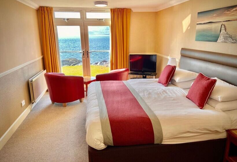 Holly Tree Hotel, Swimming Pool & Hot Tub