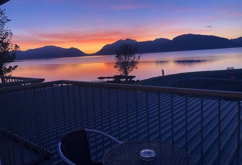 Holly Tree Hotel, Swimming Pool & Hot Tub