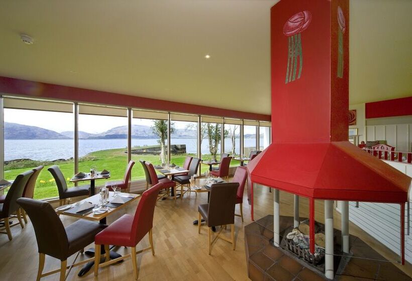 Holly Tree Hotel, Swimming Pool & Hot Tub