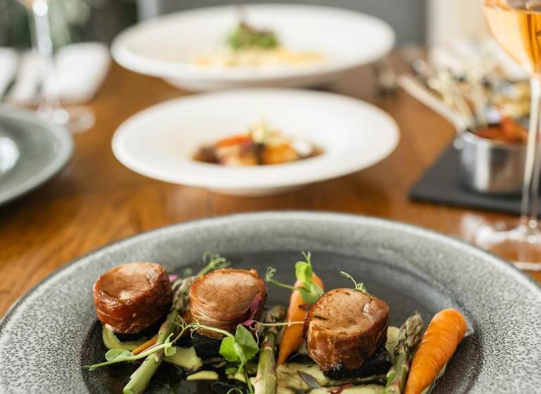 Отель Holm House