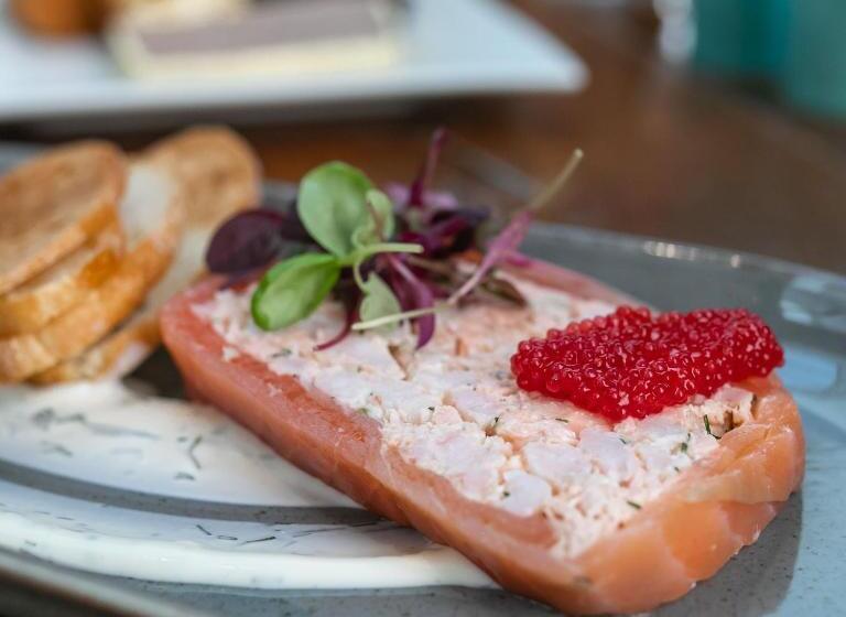 Отель Holm House