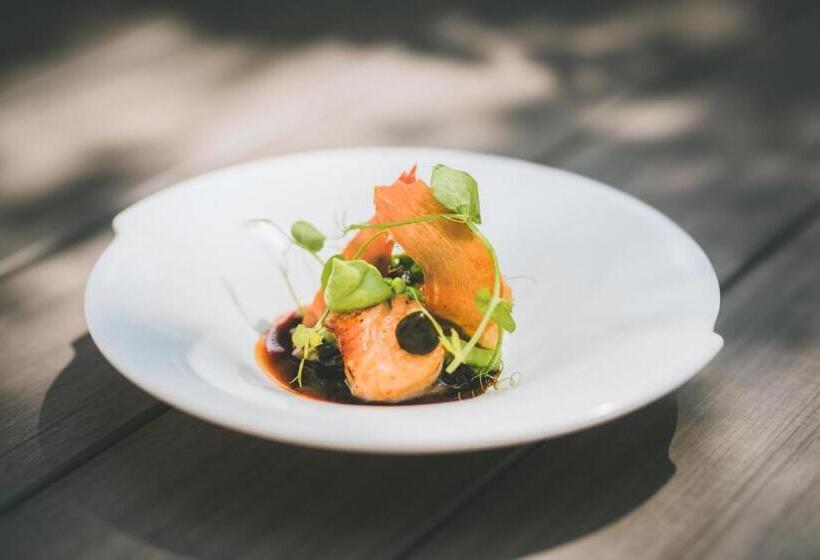 Отель Holm House