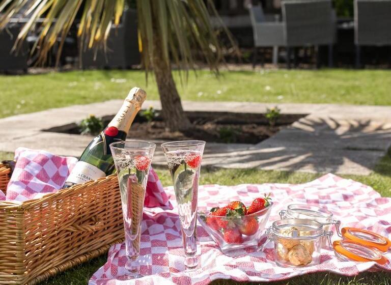 Отель Holm House