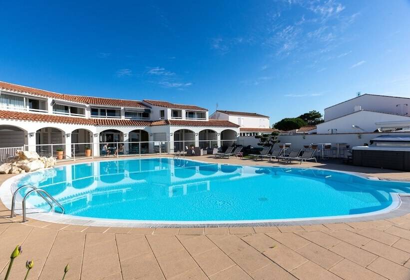 ホテル Hôtel Restaurant Le Grand Large   Face à La Plage   Ile De Ré