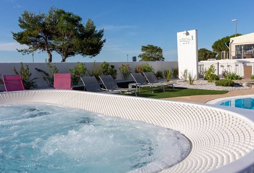 ホテル Hôtel Restaurant Le Grand Large   Face à La Plage   Ile De Ré