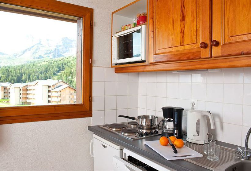 Отель Madame Vacances Les Chalets SuperD