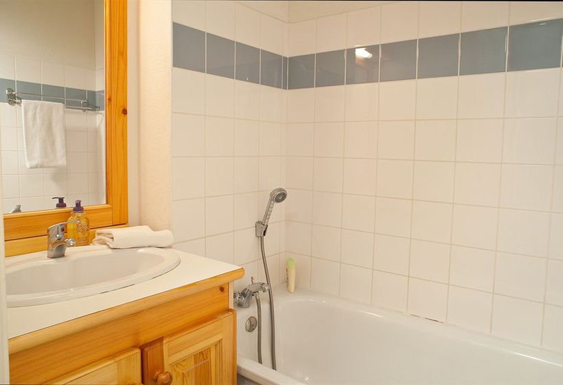 Отель Madame Vacances Les Chalets SuperD