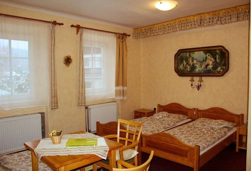 فندق Pension Familia