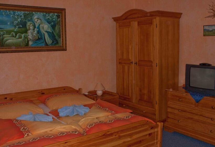 فندق Pension Familia