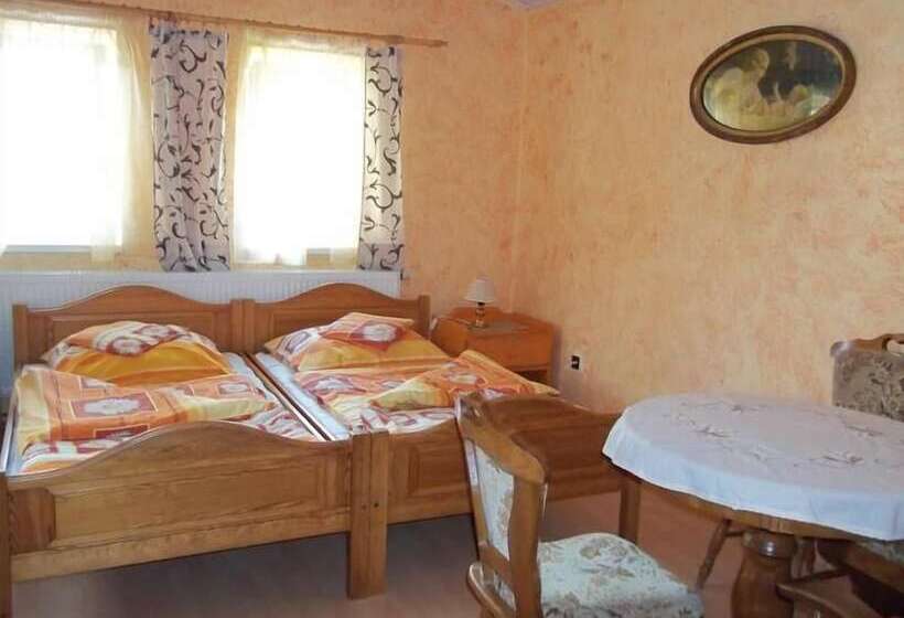 فندق Pension Familia