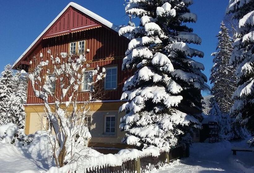 فندق Pension Familia