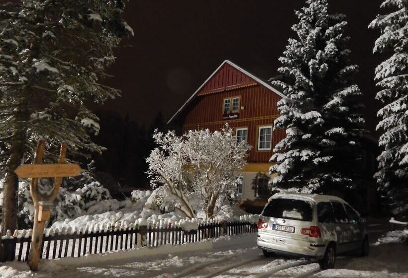 فندق Pension Familia