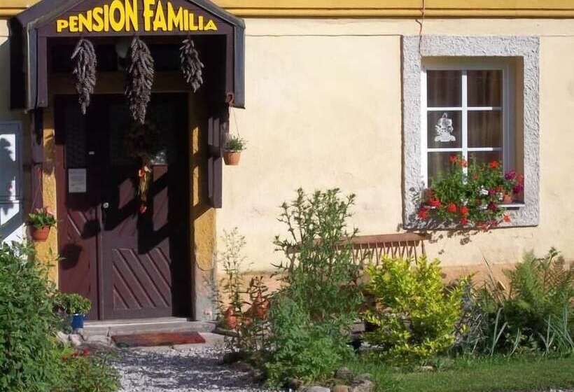 فندق Pension Familia