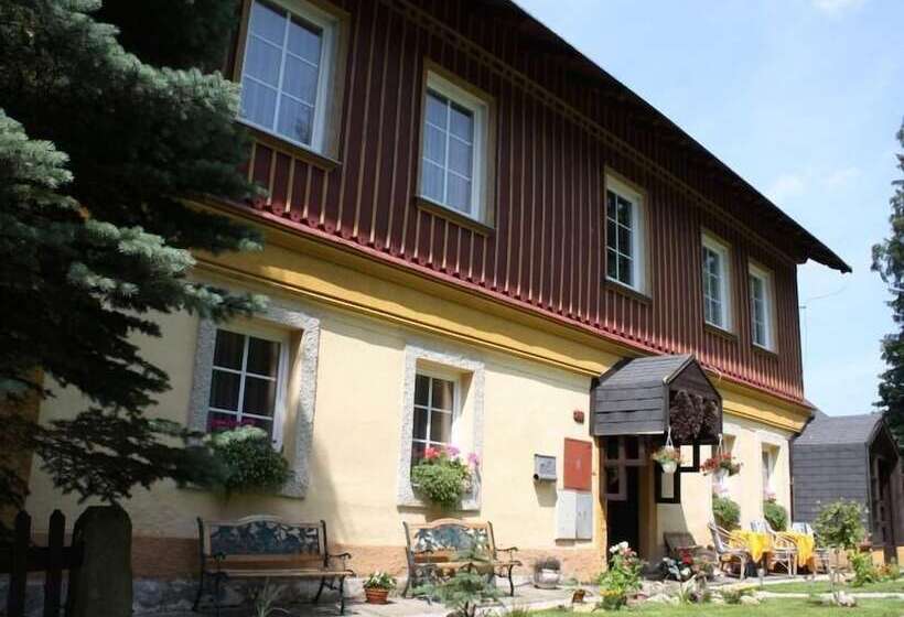 فندق Pension Familia