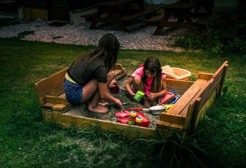 فندق Pension Familia