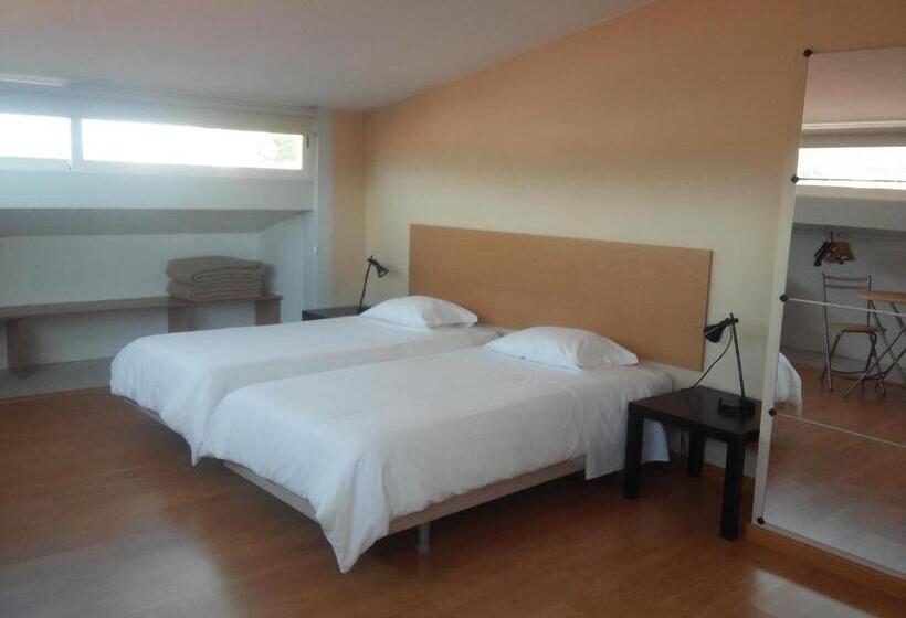 호텔 Penthouse   Low Cost