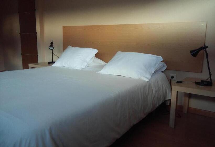 호텔 Penthouse   Low Cost