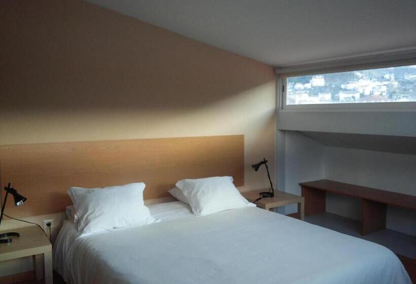 호텔 Penthouse   Low Cost