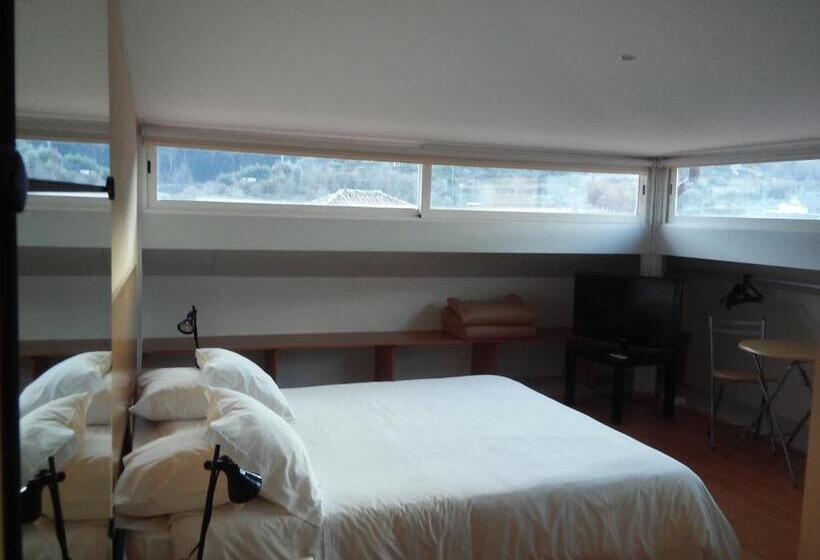 호텔 Penthouse   Low Cost