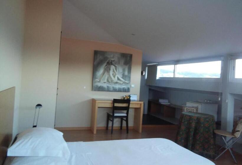 호텔 Penthouse   Low Cost