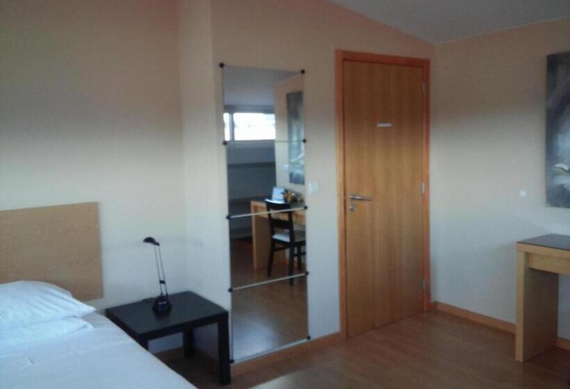 호텔 Penthouse   Low Cost