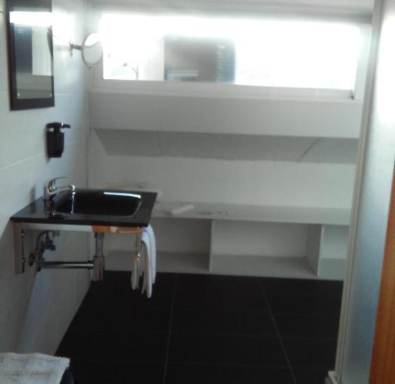 호텔 Penthouse   Low Cost