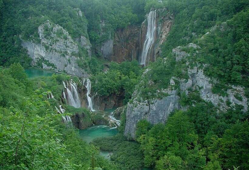 בית מלון כפרי Plitvice Pension Perisic