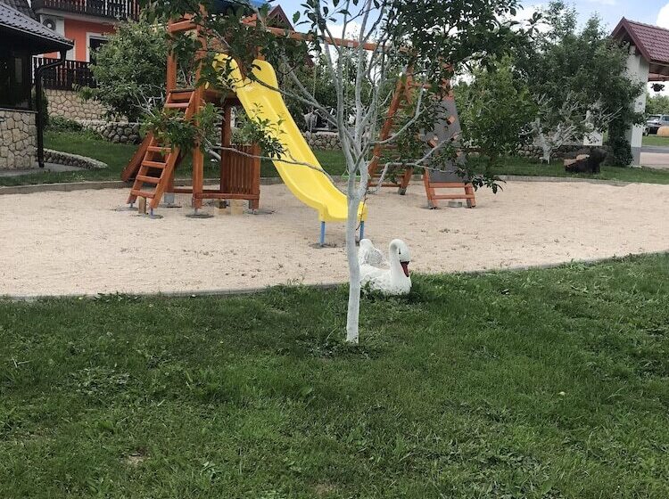 בית מלון כפרי Plitvice Pension Perisic