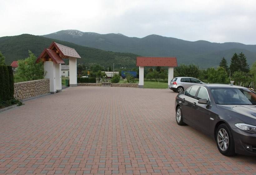 בית מלון כפרי Plitvice Pension Perisic