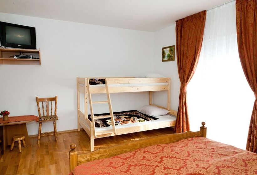 בית מלון כפרי Plitvice Pension Perisic