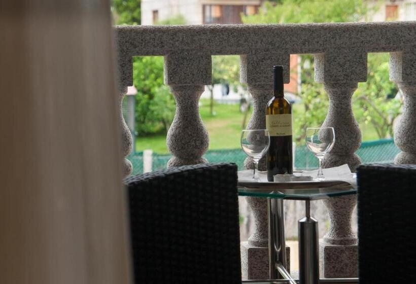 هتل Pontus Veteris